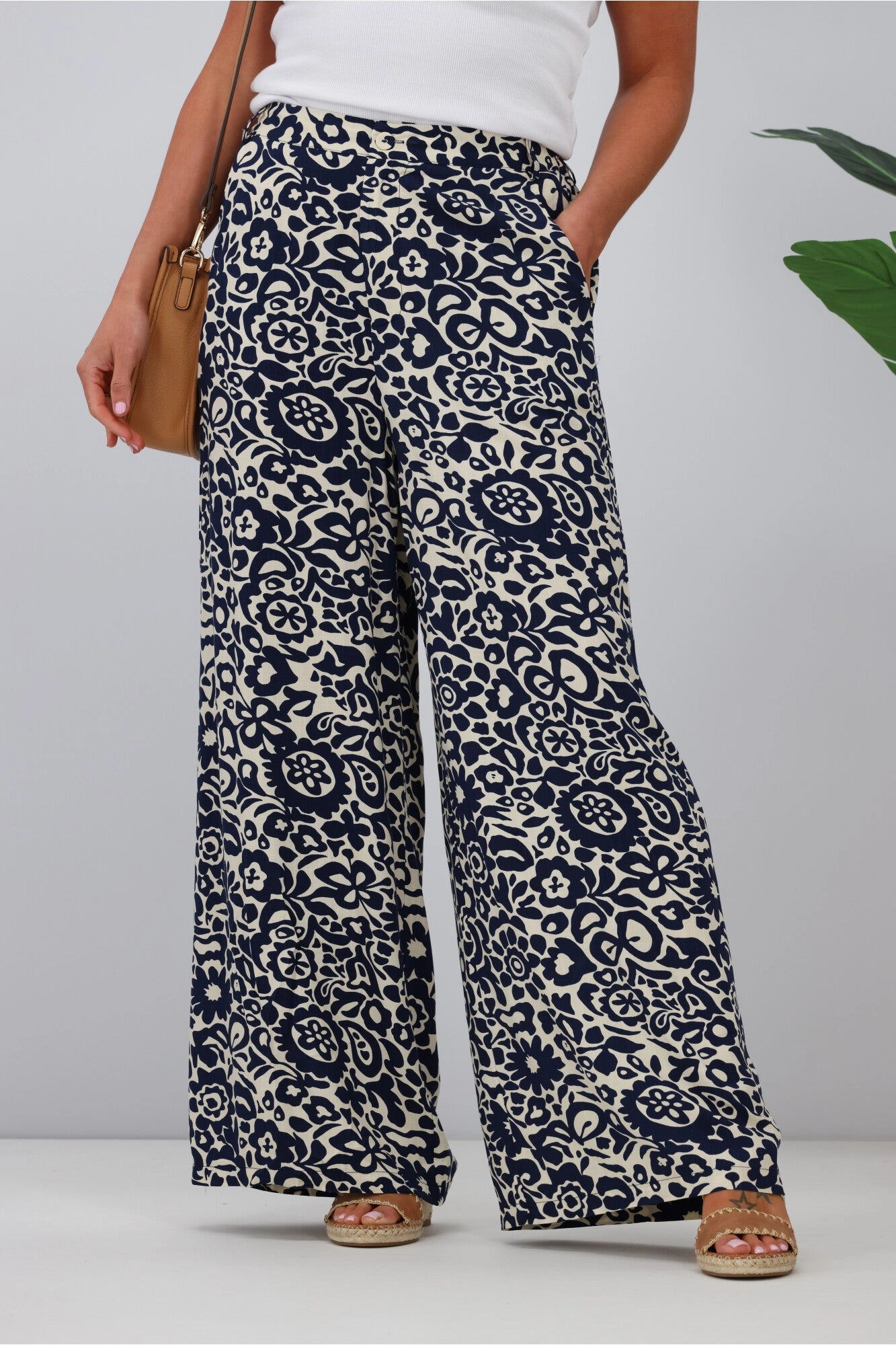 Fria Leigh Wide Leg Pant Monochrome Print